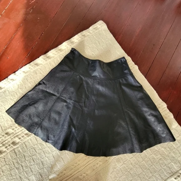 Joie Flounce Fit Flare Lambskin Leather Mini Skirt size S Black - Picture 2 of 6